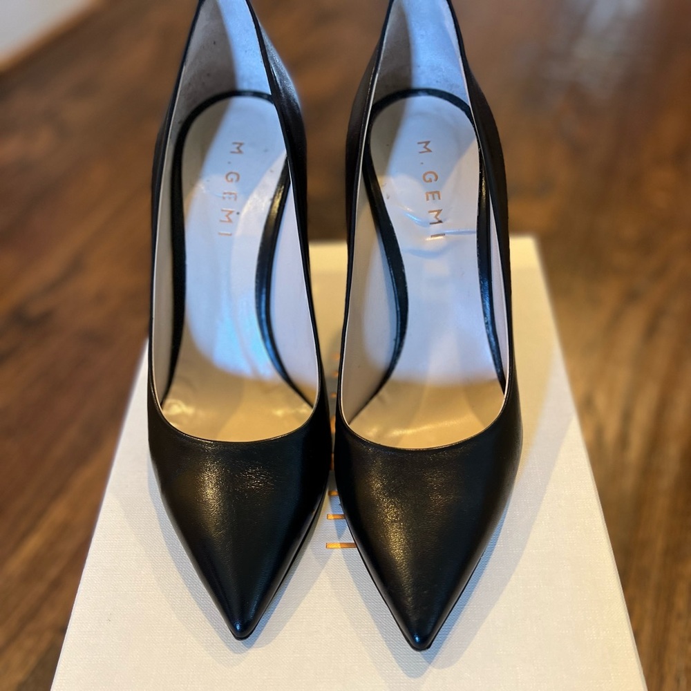 38euro black pointed heels by m.gemi in great condition